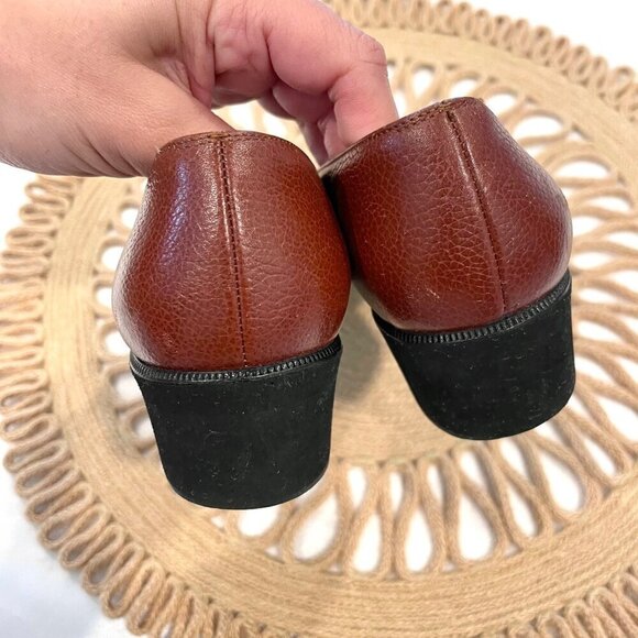 Salvatore Ferragamo Vintage Larix Tan Black Pebble Leather Cap Toe Heels Size 5B - Picture 9 of 14